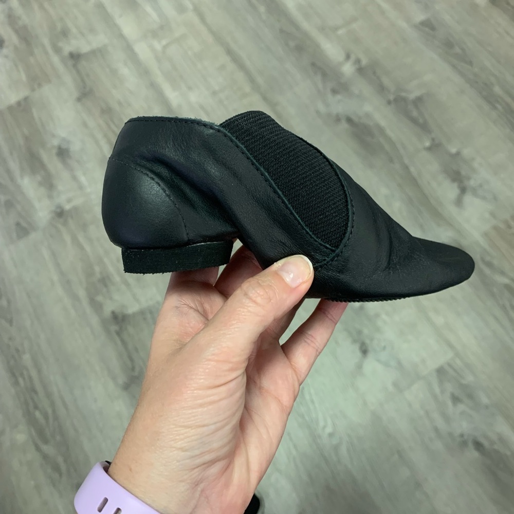 Leo’s slip on jazz boot in black
